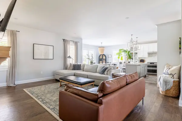 19 Cheslock CRES, Oro-medonte, ON L3V 8N8
