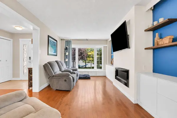 104 Moon DR, Barrie, ON L4N 7G9
