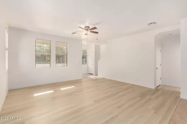 4382 E SELENA Drive, Phoenix, AZ 85050