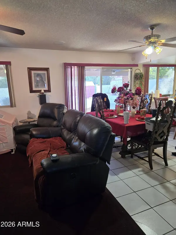 843 E GARNET Avenue, Mesa, AZ 85204
