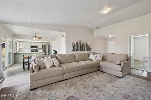 902 W BARROW Drive, Chandler, AZ 85225