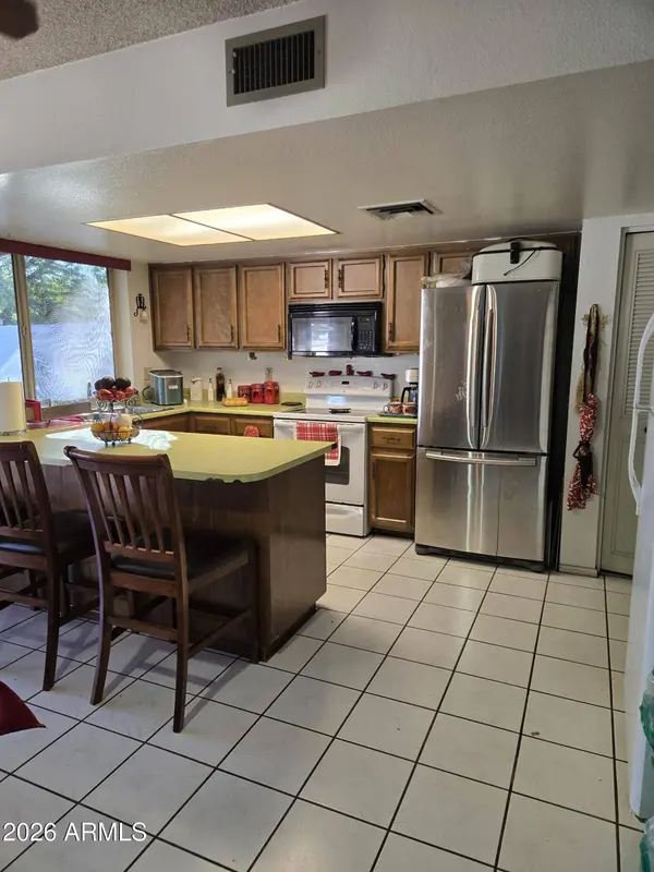 843 E GARNET Avenue, Mesa, AZ 85204