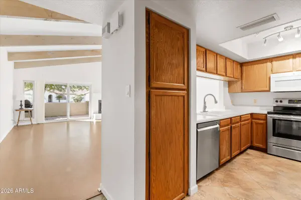 2717 E SHAW BUTTE Drive, Phoenix, AZ 85028