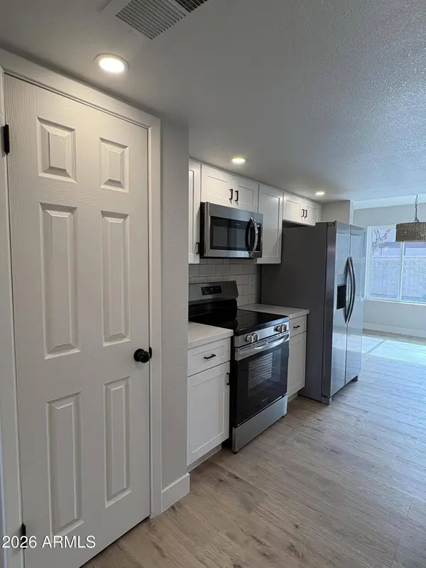 5723 W SUNNYSLOPE Lane, Glendale, AZ 85302