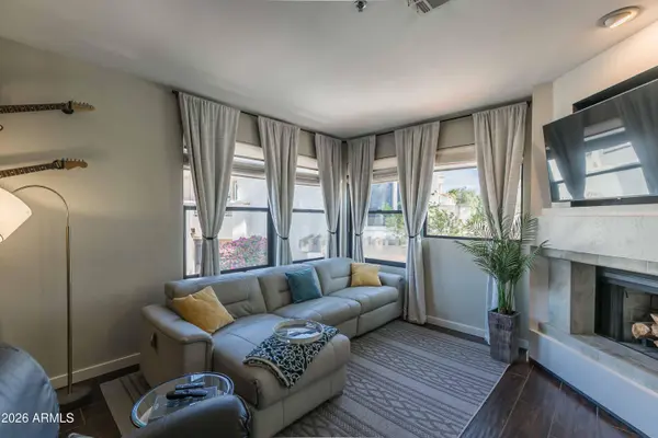 10080 E MOUNTAINVIEW LAKE Drive #204, Scottsdale, AZ 85258