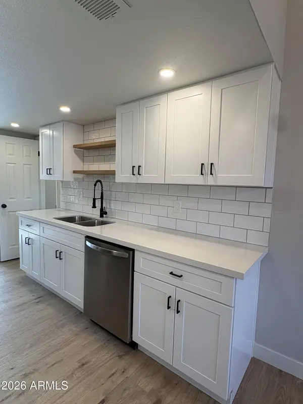 5723 W SUNNYSLOPE Lane, Glendale, AZ 85302