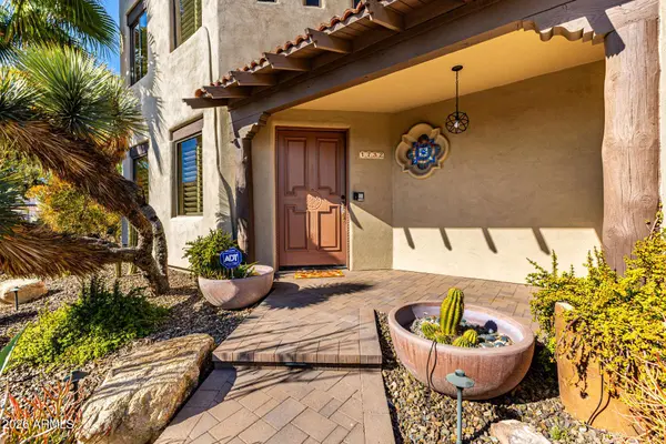 1732 E GELDING Drive, Phoenix, AZ 85022