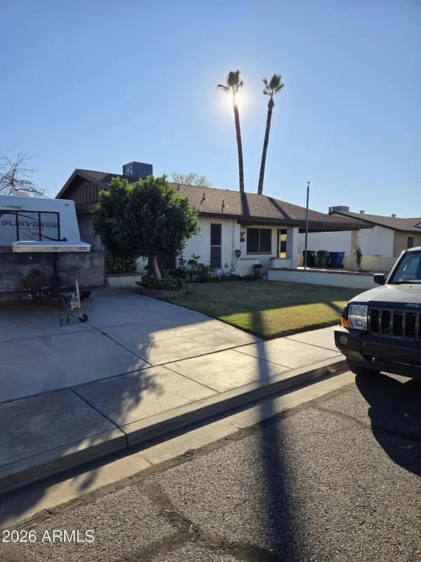 843 E GARNET Avenue, Mesa, AZ 85204