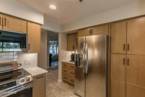 10080 E MOUNTAINVIEW LAKE Drive #204, Scottsdale, AZ 85258