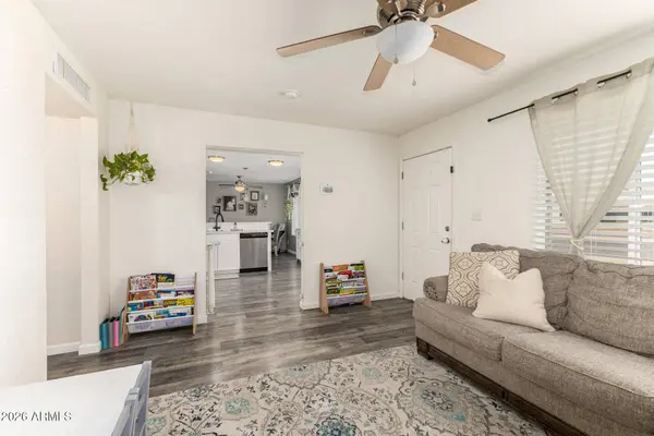 2031 W DAHLIA Drive, Phoenix, AZ 85029