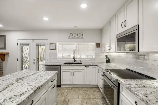3024 W WAGONER Road, Phoenix, AZ 85053