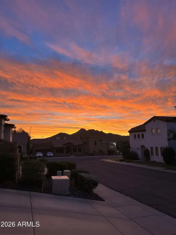 1732 E GELDING Drive, Phoenix, AZ 85022