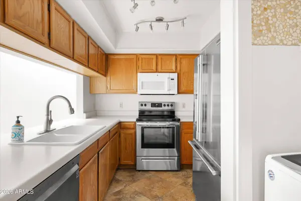 2717 E SHAW BUTTE Drive, Phoenix, AZ 85028