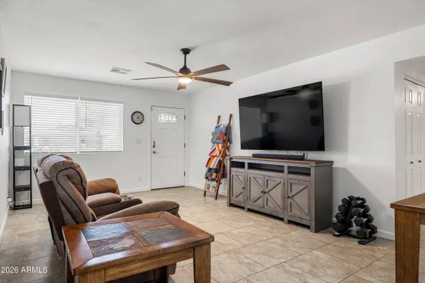 3024 W WAGONER Road, Phoenix, AZ 85053