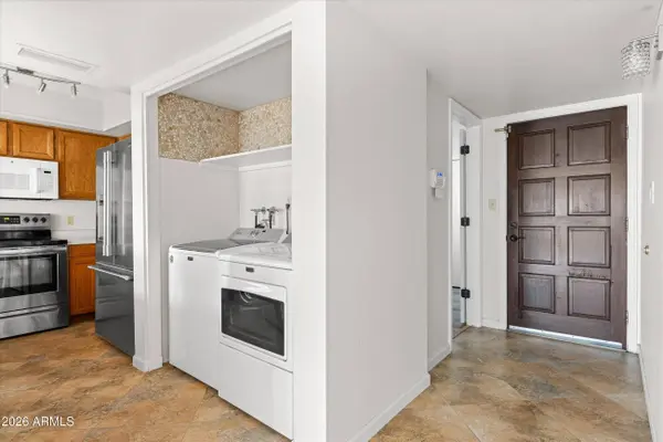 2717 E SHAW BUTTE Drive, Phoenix, AZ 85028