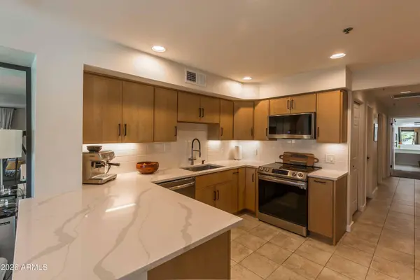 10080 E MOUNTAINVIEW LAKE Drive #204, Scottsdale, AZ 85258