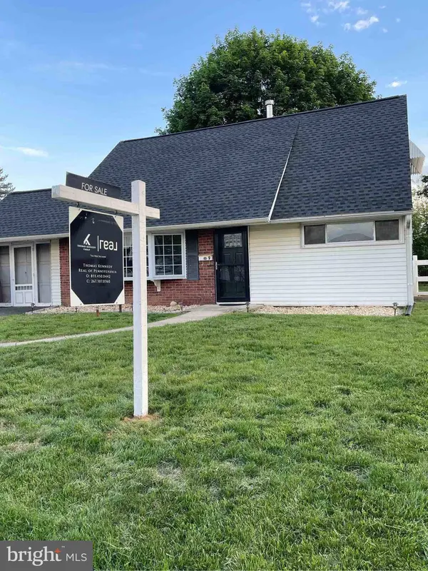 9 QUEENS BRIDGE RD, Levittown, PA 19057