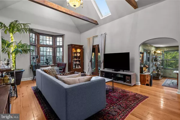 12 CHESTNUT LN, Wayne, PA 19087