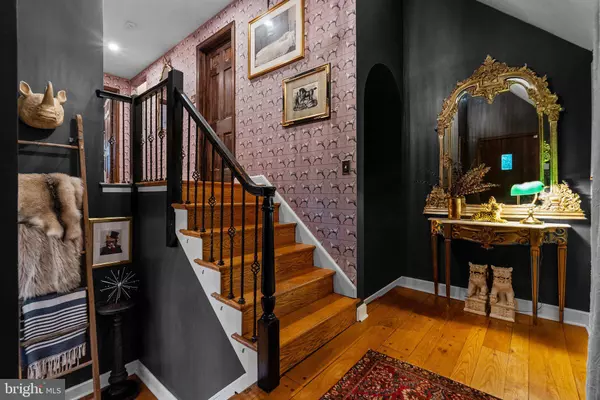 12 CHESTNUT LN, Wayne, PA 19087