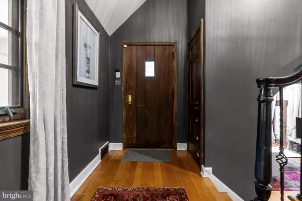 12 CHESTNUT LN, Wayne, PA 19087