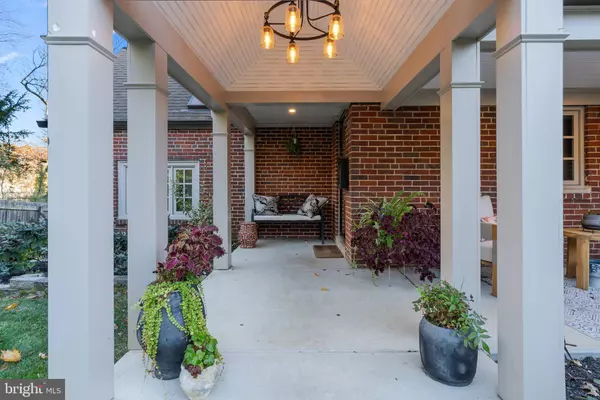 12 CHESTNUT LN, Wayne, PA 19087