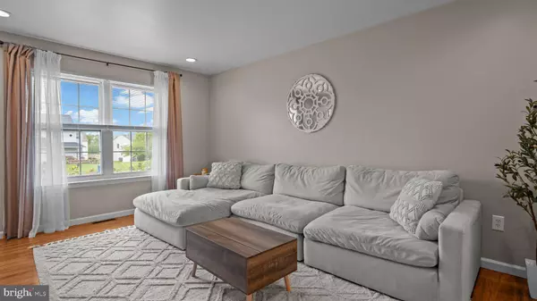 560 PADDOCK CIR, Telford, PA 18969