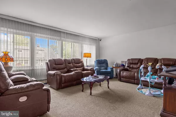 65 SILVERSPRUCE RD, Levittown, PA 19056