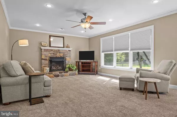 275 W SANDY RIDGE RD, Doylestown, PA 18901