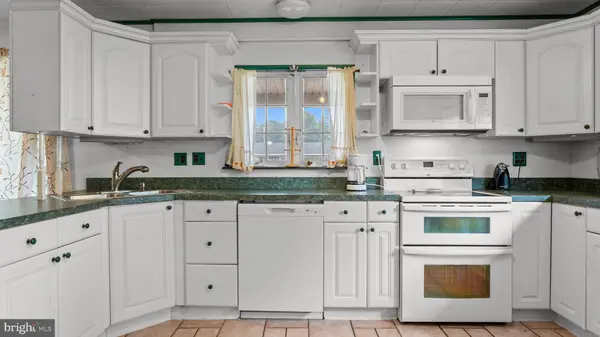 24 TIGER LILY LN, Levittown, PA 19054