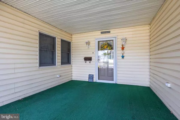 98 PINEWOOD DR, Levittown, PA 19054