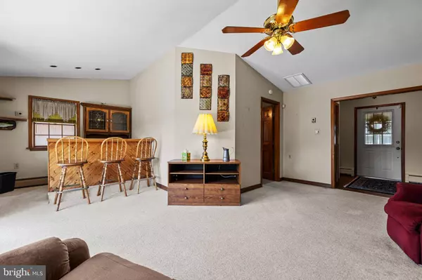 98 PINEWOOD DR, Levittown, PA 19054