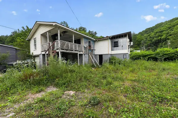 41 Bulan Hiner Road, Bulan, KY 41722