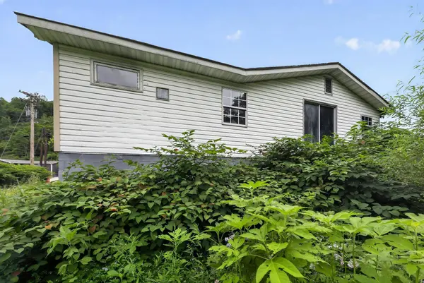 41 Bulan Hiner Road, Bulan, KY 41722