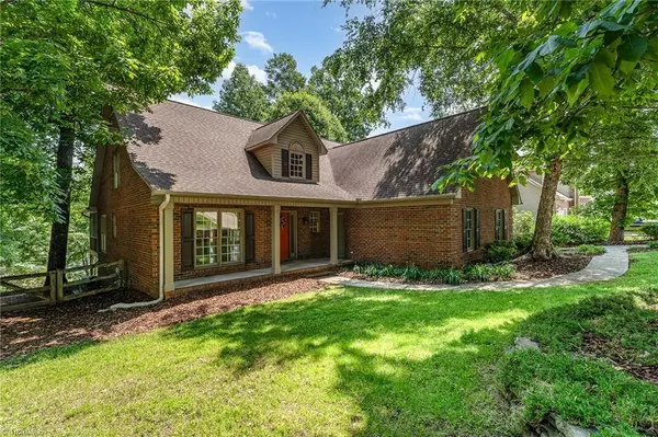 4335 Clovelly DR, Greensboro, NC 27406