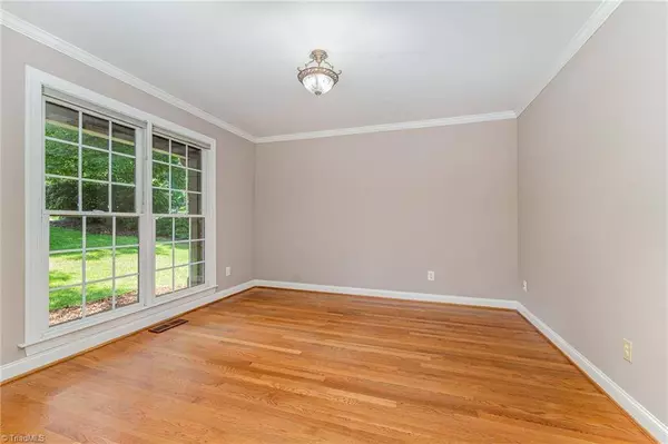 4335 Clovelly DR, Greensboro, NC 27406