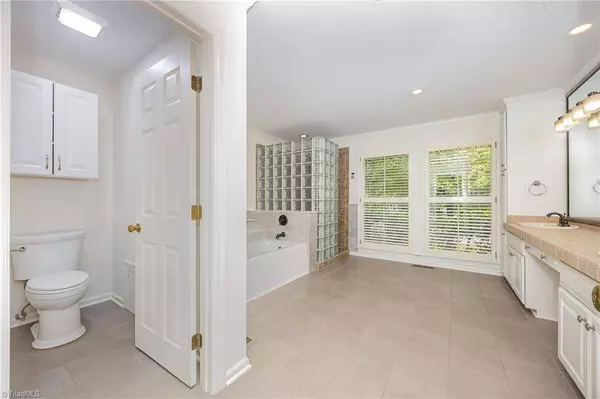 395 Bent Creek TRL, Kernersville, NC 27284