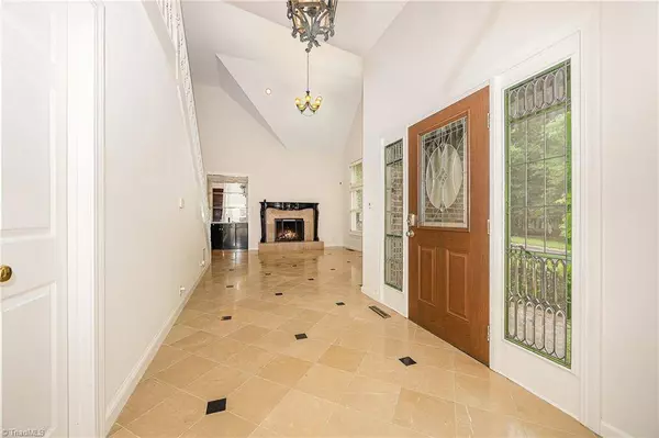 395 Bent Creek TRL, Kernersville, NC 27284