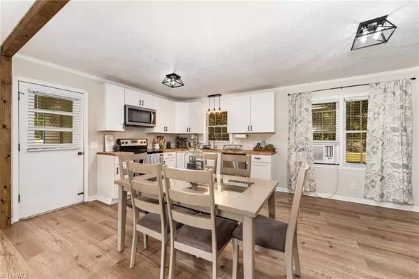 109 N 13th AVE, Mayodan, NC 27027-2121