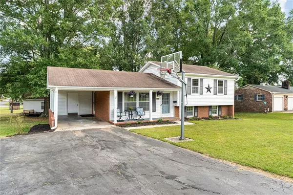 109 N 13th AVE, Mayodan, NC 27027-2121