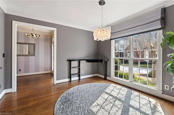 6 Hines Park LN, Greensboro, NC 27455-9338