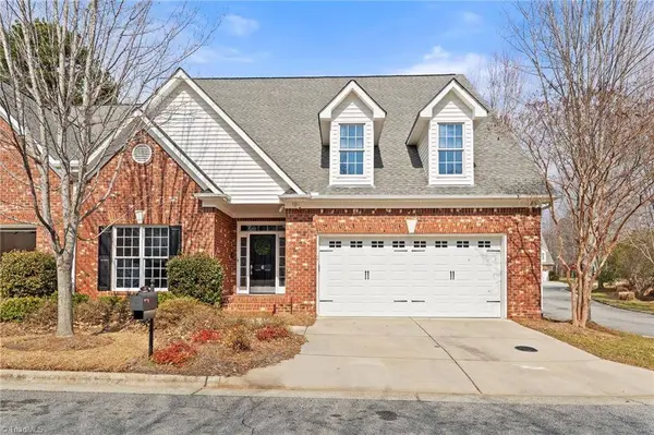 6 Hines Park LN, Greensboro, NC 27455-9338
