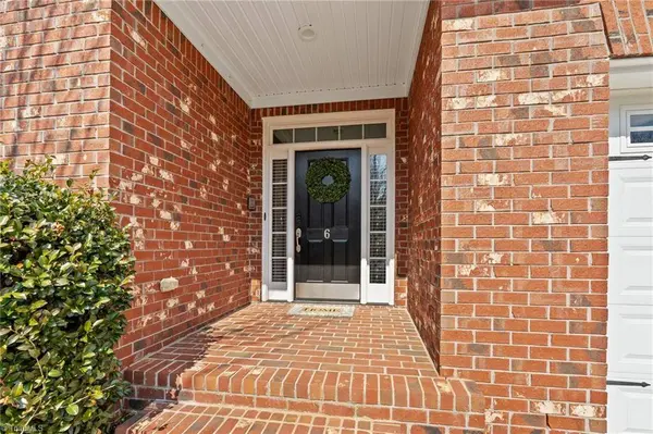 6 Hines Park LN, Greensboro, NC 27455-9338