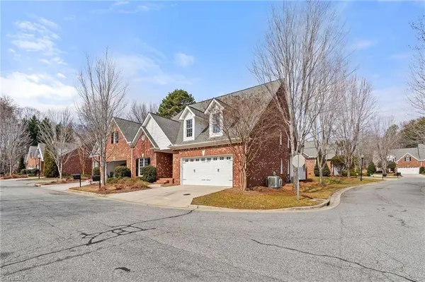 6 Hines Park LN, Greensboro, NC 27455-9338