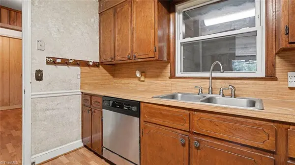 132 Cedarwood DR, Eden, NC 27288