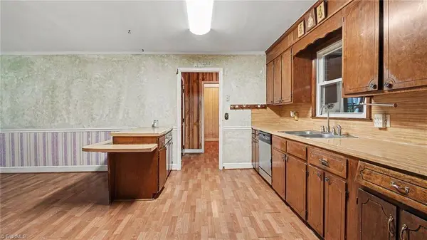 132 Cedarwood DR, Eden, NC 27288