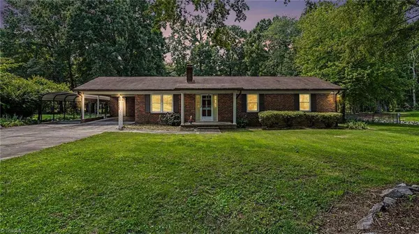 132 Cedarwood DR, Eden, NC 27288