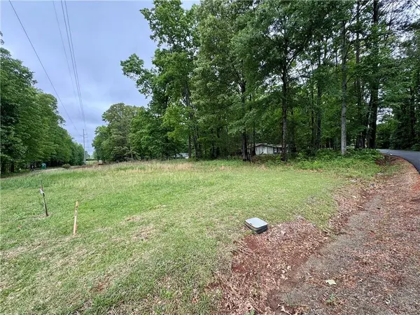 126 Mccready DR, Dallas, GA 30157