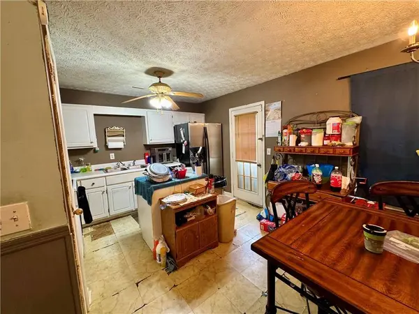 108 Thornwood DR, Cartersville, GA 30121