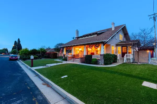 406 Oxford AVE, Clovis, CA 93612