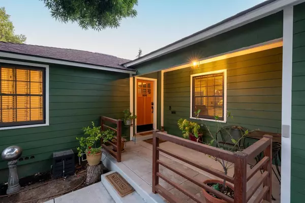 2834 N Thorne AVE, Fresno, CA 93704